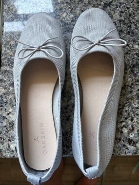 Danskin Women's Light Gray Knit Ballet Flats with Bow